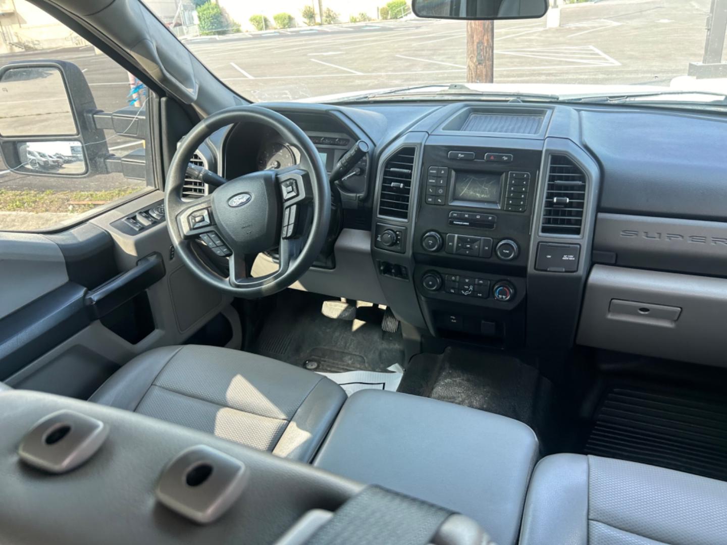 2021 White /Grey Ford F-250 SD King Ranch Crew Cab 4WD (1FT7W2B66ME) with an 6.2L V8 OHV 16V engine, 6A transmission, located at 1687 Business 35 S, New Braunfels, TX, 78130, (830) 625-7159, 29.655487, -98.051491 - Photo#4